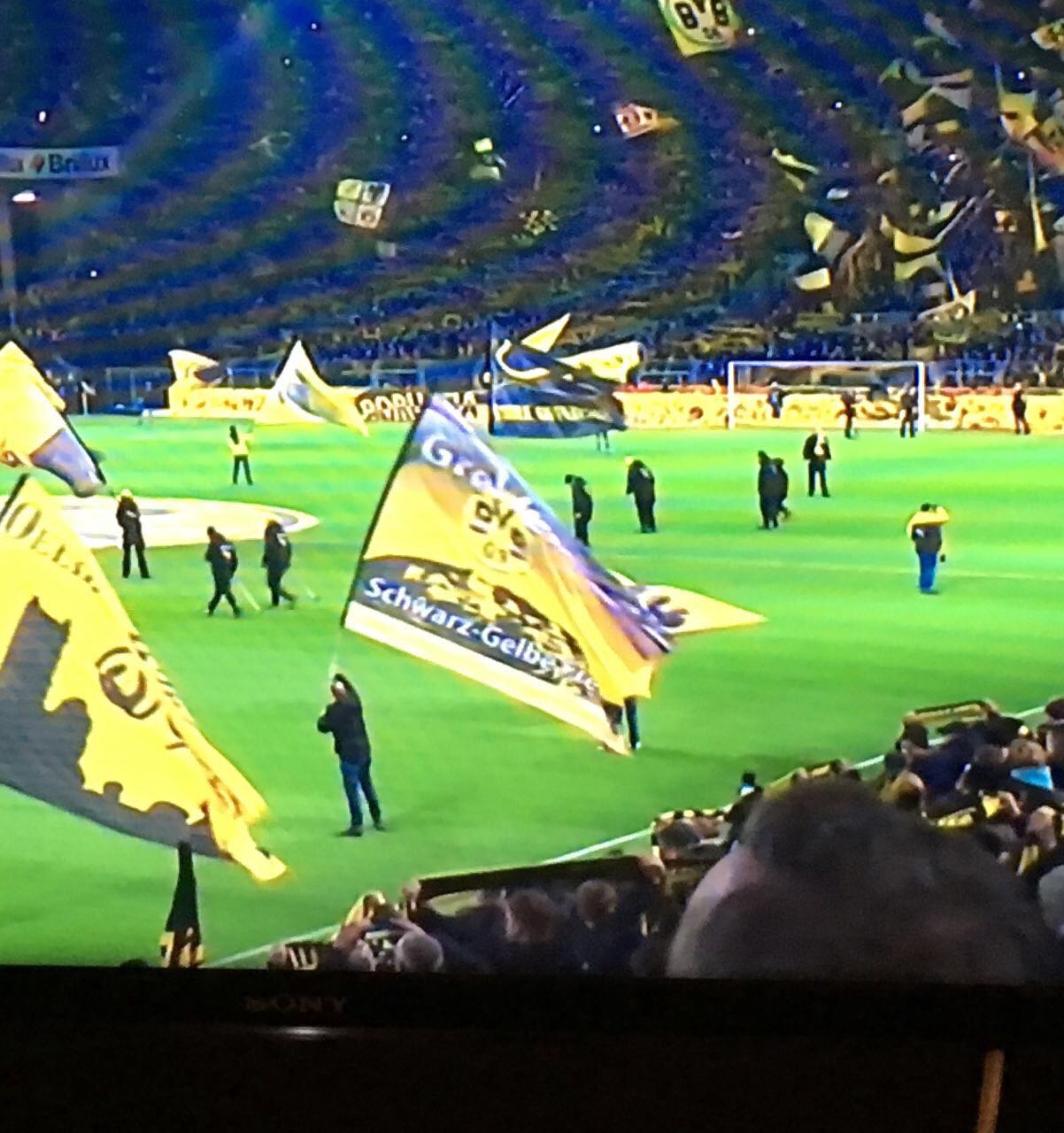 Fanclub-Fahne feiert Premiere